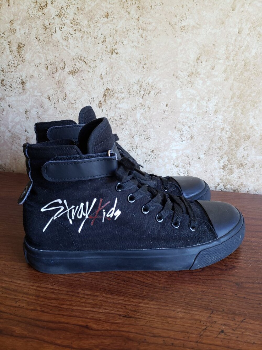 *ENDS 9/1* Stray Kids SKZ black sneakers 6.5
